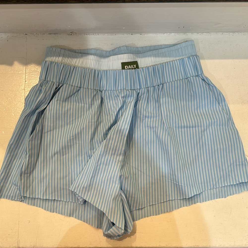 Daily drills shorts. M/L cut on the bottom. So cute just too big